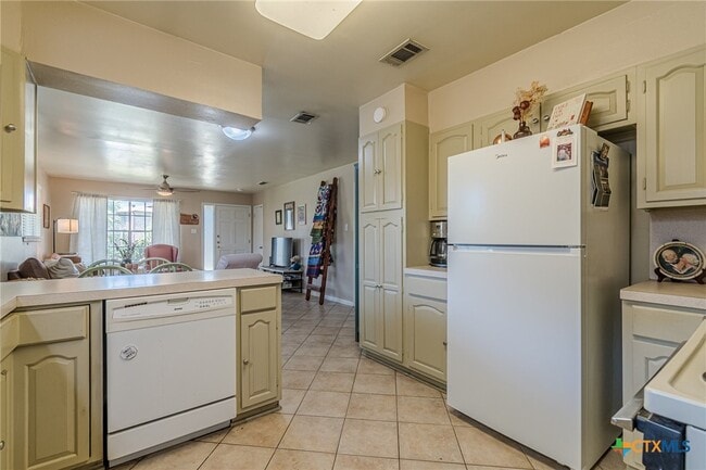 Photo - 324 Craddock Ave