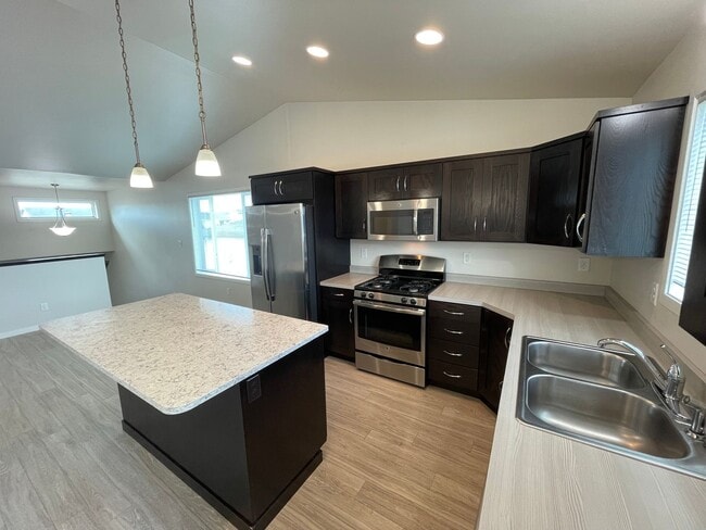 Spacious 4 bedroom, 3 bath Single Family H... - Spacious 4 bedroom, 3 bath Single Family H...