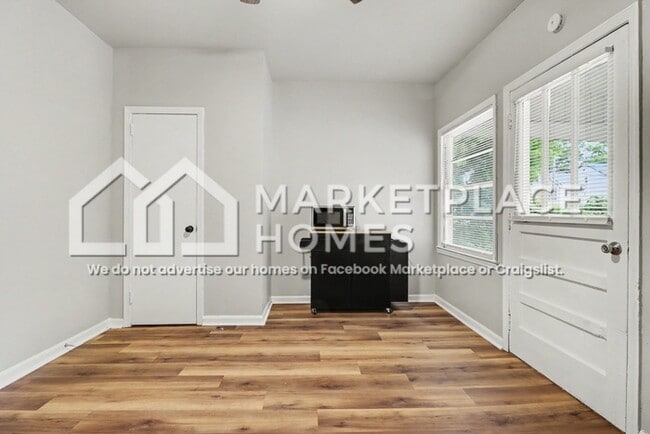 Photo - 876 Custer St