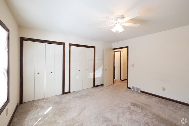 2BR, 1BA - 838SF - Primary Bedroom