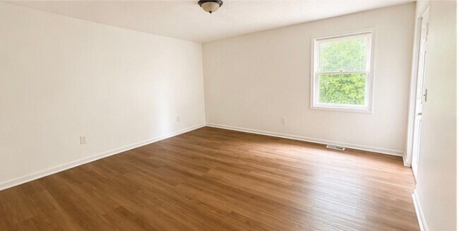 Photo - 451 Woodview Dr Unit 451