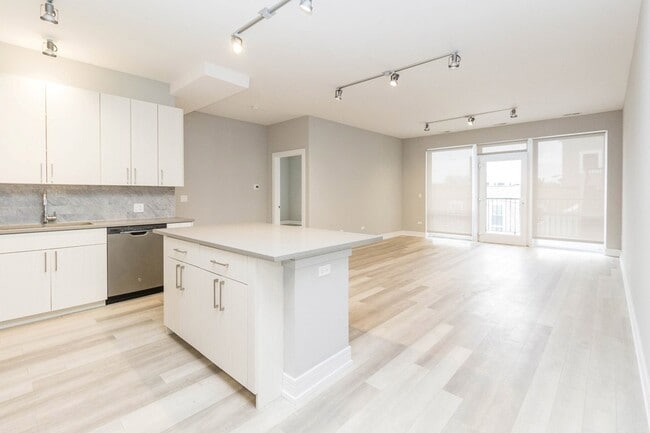 Photo - 1554 N Talman Ave Unidad 306