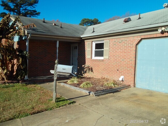 Building Photo - 369 Green Meadows Dr Rental