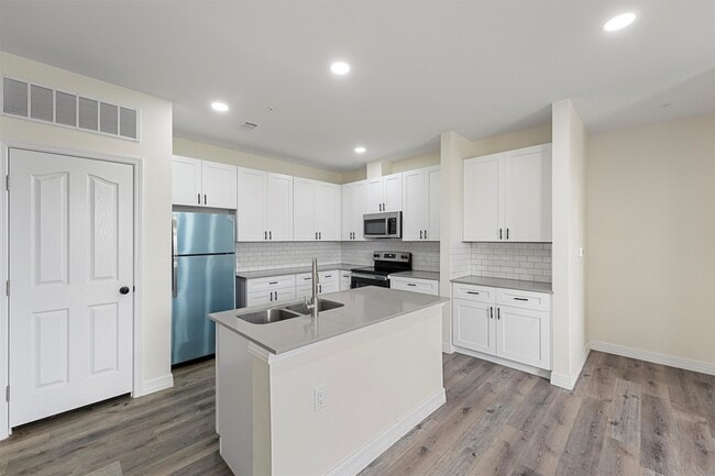 Building Photo - 2130 Aldine Mail Rte Rd Unit B103 Rental