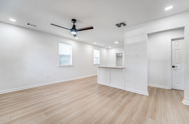 Photo - 1865 Ferber Ave