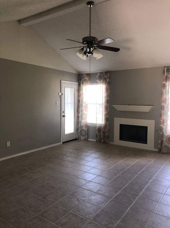 Photo - Adorable 3 Bedroom/ 2 Bath - Available November!!
