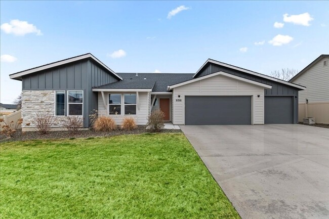 Building Photo - Single level 4bd/2ba/3 car garage Home in North Meridian