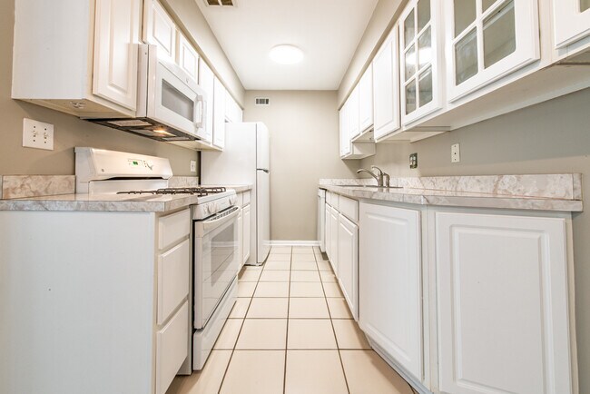 Photo - 1505 N Windsor Dr Unidad 206 Rental