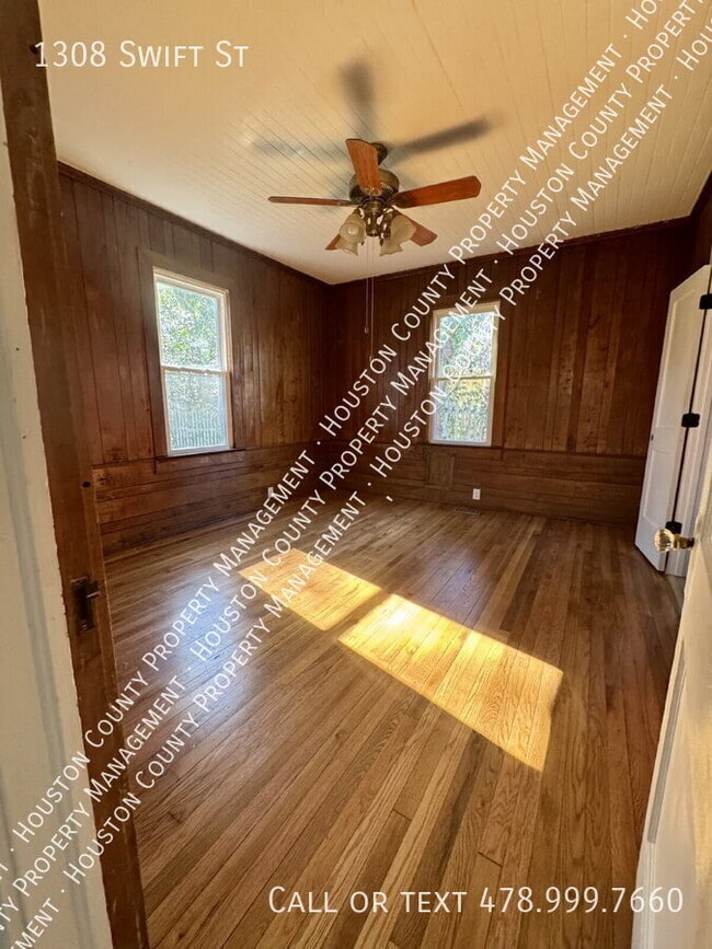 Photo - 1308 Swift St