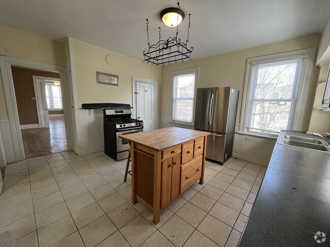 Building Photo - 203 Howell St Unit 2 Rental