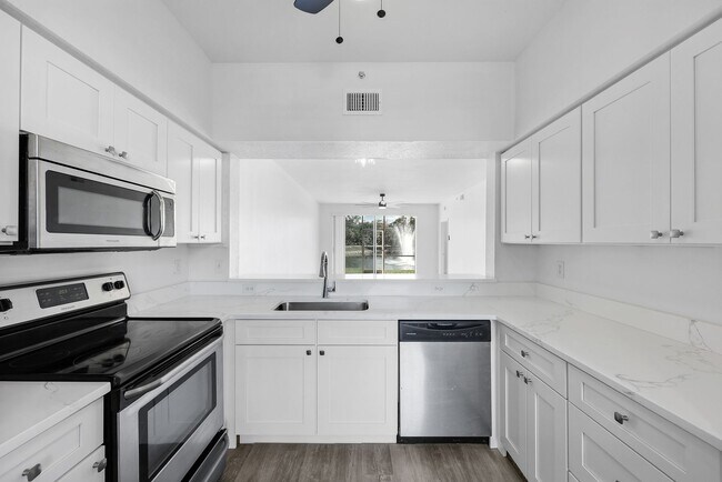 Photo - 3250 Cypress Glen Way Unidad #402