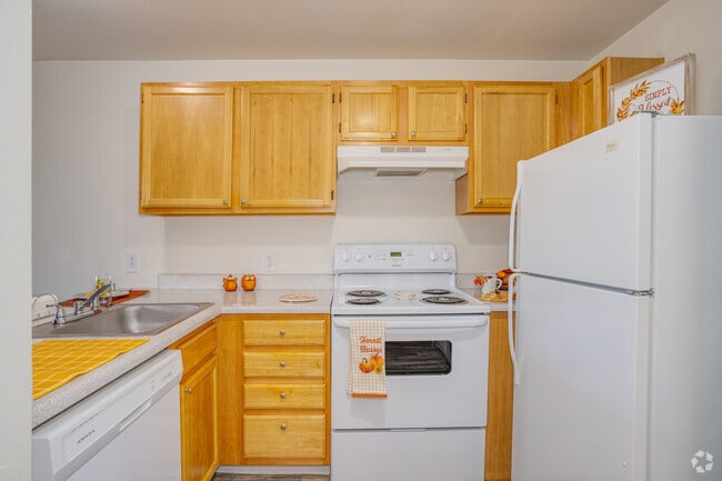 1BR, 1BA - 587SF - Kitchen - Senior Living- Lifestyles of Glendale