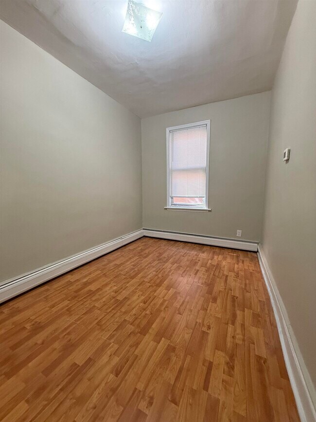 Photo - 153 W 20th St