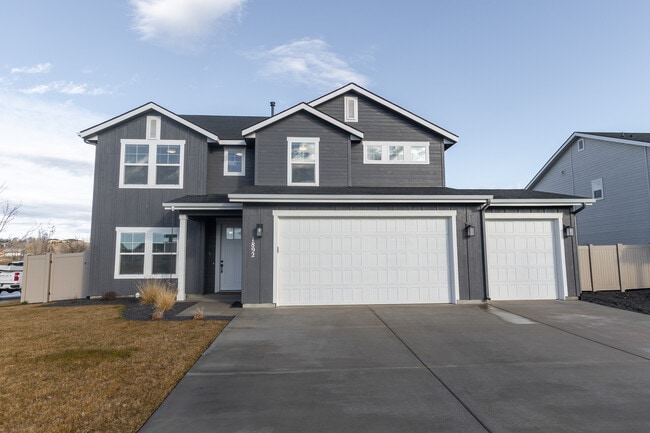 Building Photo - 1892 Carlow St