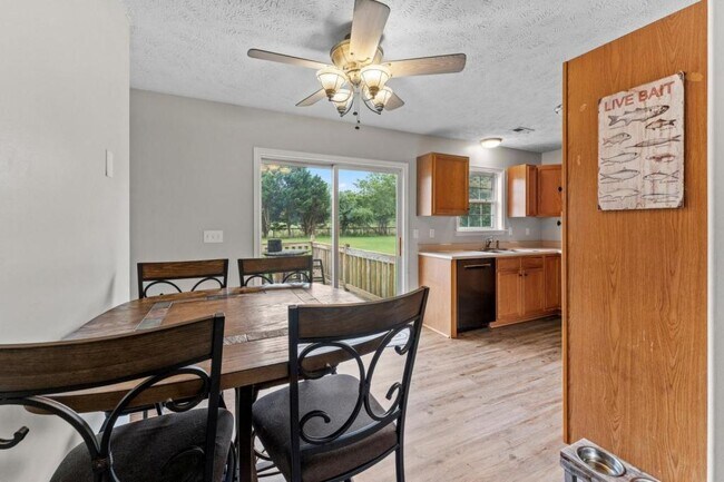 Photo - 121 Ashley Ct