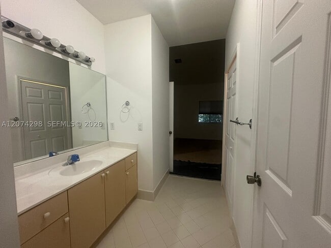 3372 NE 11th Dr