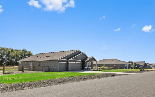 Photo - 4 Bedroom Home with Spacious Fully Fenced ...