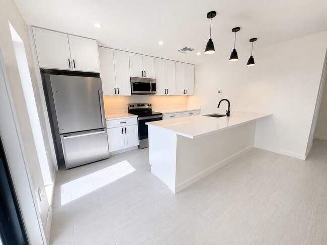 274 SE 9th Ave Unit 3