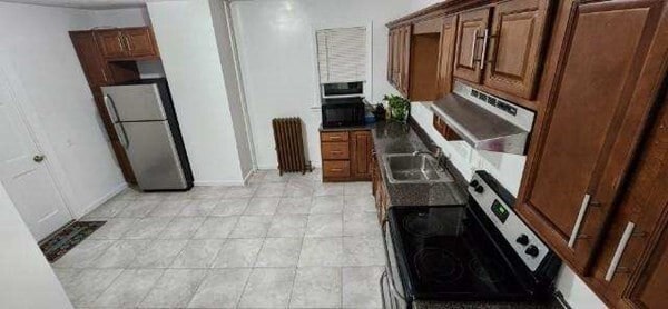 Building Photo - 376 Ferry St Unit 1