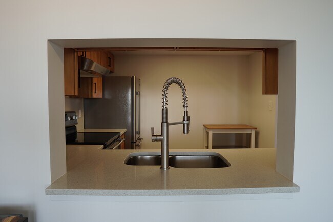 121 10th St