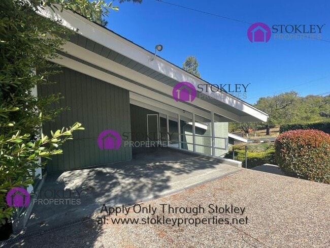 Photo - 137 Donna Maria Way