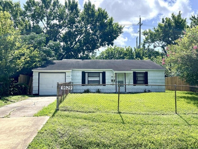 Building Photo - 9529 Chesterfield Dr Rental