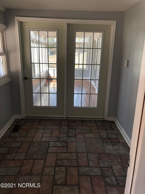 Photo - 605 SE 3rd St