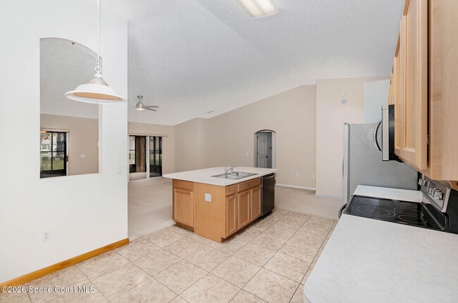 Photo - 787 Seymour Rd NE