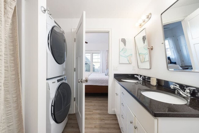 Photo - 128 Ashworth Ave Unit ID1333609P