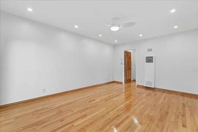 Photo - 1739 Washington Way Unit 03