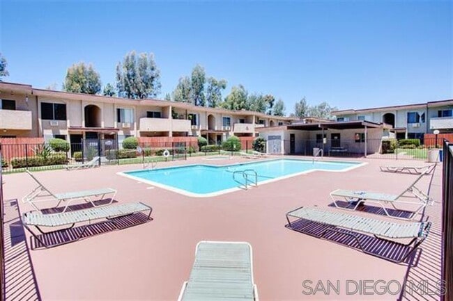 Building Photo - 9516 Carroll Canyon Rd Unit 212