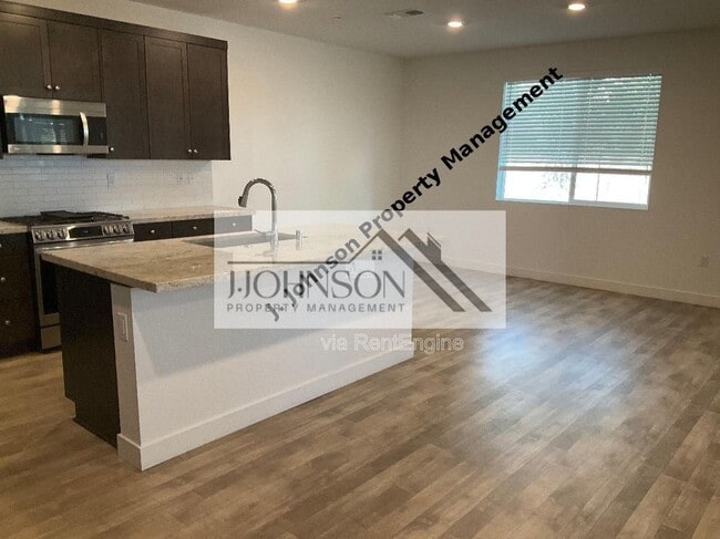 Photo - 405 Avendale Dr