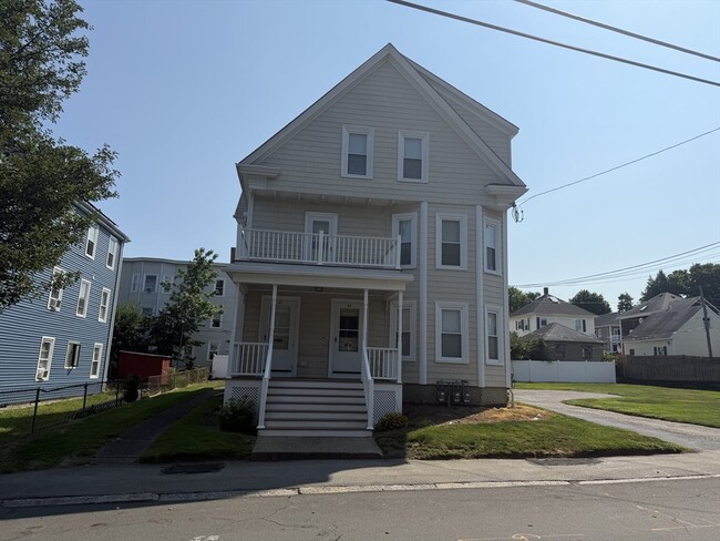 Building Photo - 65-67-67 Bradford Ave Unit 2