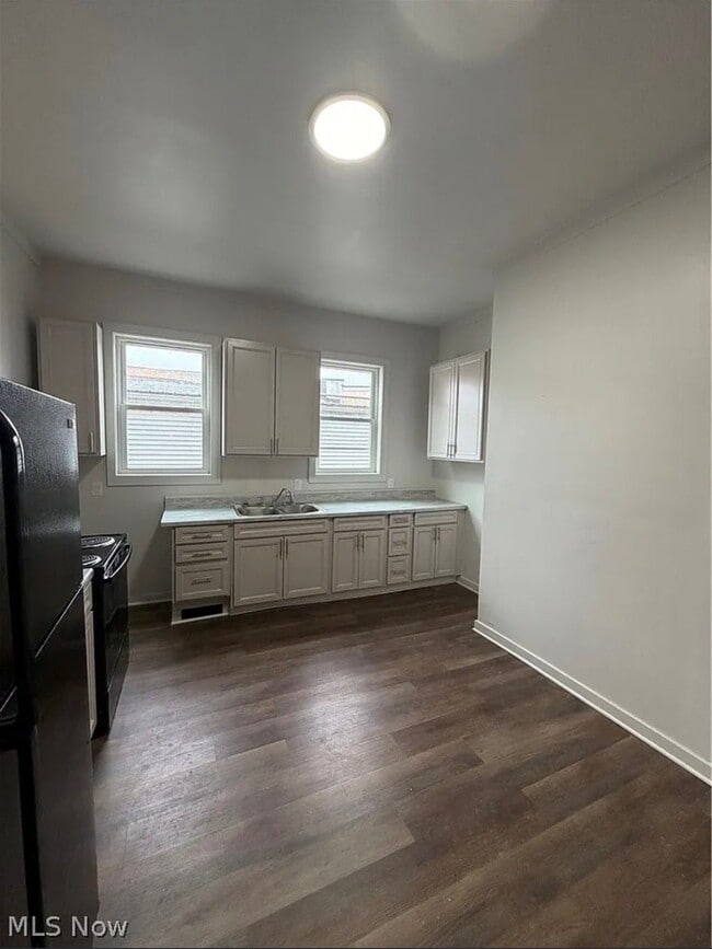 Photo - 731 Putnam Ave