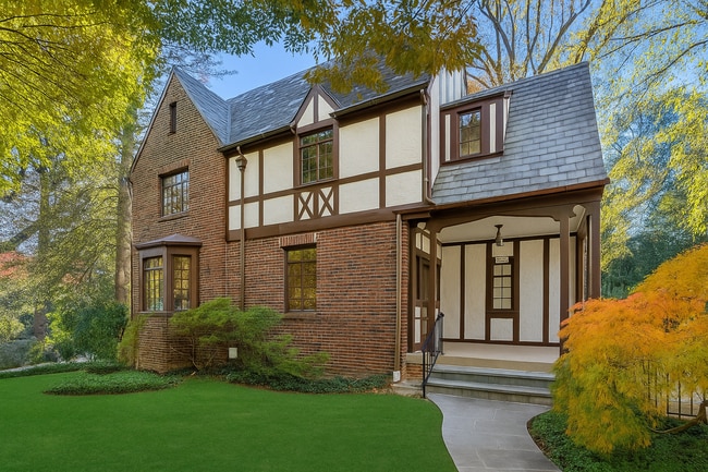 Photo - 3 Bed 2.5 Bath - Chevy Chase Colonial - Mo...