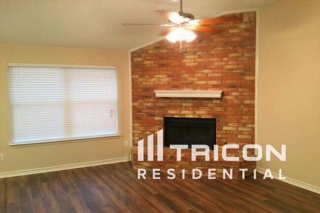 Photo - 1558 Aberdeen Dr