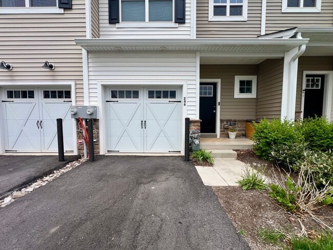 Building Photo - Luxurious 3-Bedroom Townhome in Norristown! Available mid-July!