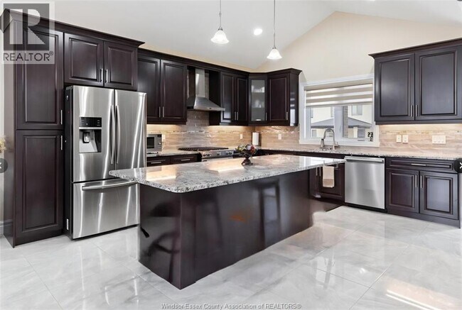Photo - 901 Lakewood Cres