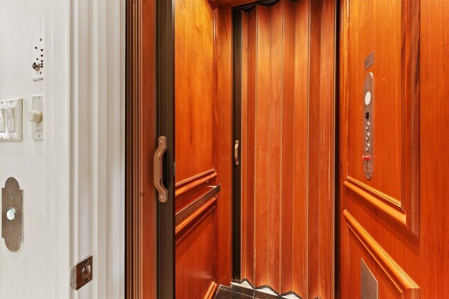 Photo - 1119 River Glyn Dr