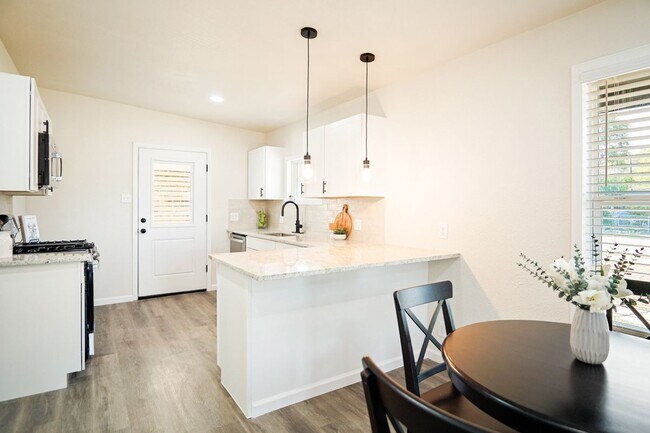 Photo - 462 Springwood Ln