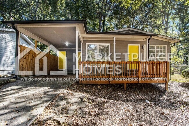 Photo - 2006 Akron Dr SE