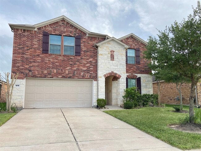 Photo - 819 Messina Ln