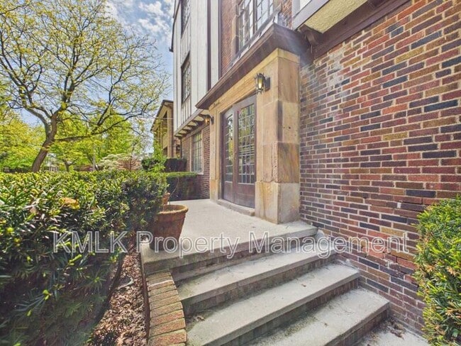 Photo - 1352 Kenilworth Ave