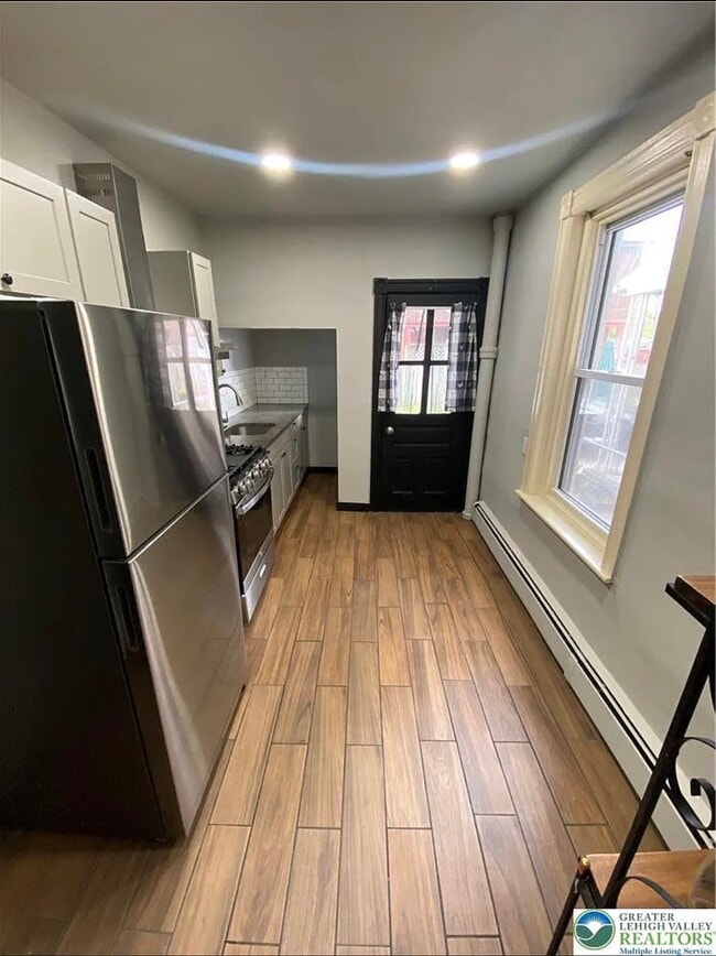 Photo - 948 W Maple St