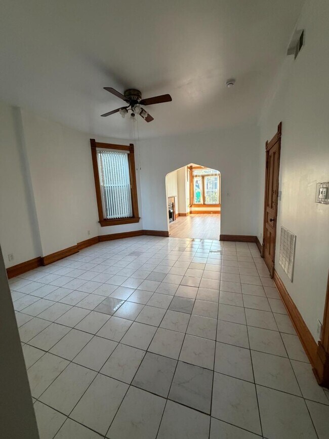 Photo - 2734 W Haddon Ave Unit 2