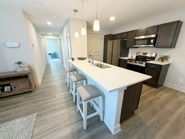 2BR, 2BA - 1056SF - Kitchen