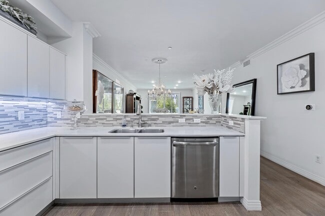 Photo - 5253 Vantage Ave Unidad #202