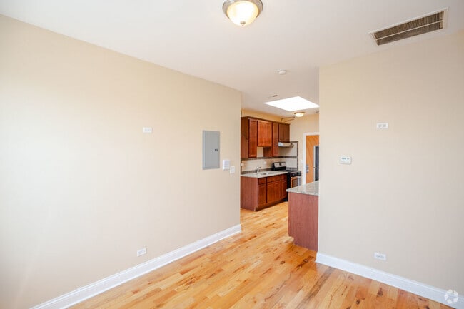 Building Photo - 5556 W Belmont Ave Unit 2 Rental