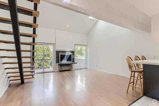Building Photo - 4690 SW Comus Plz Rental