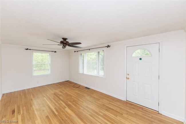 Photo - 7381 Portage St